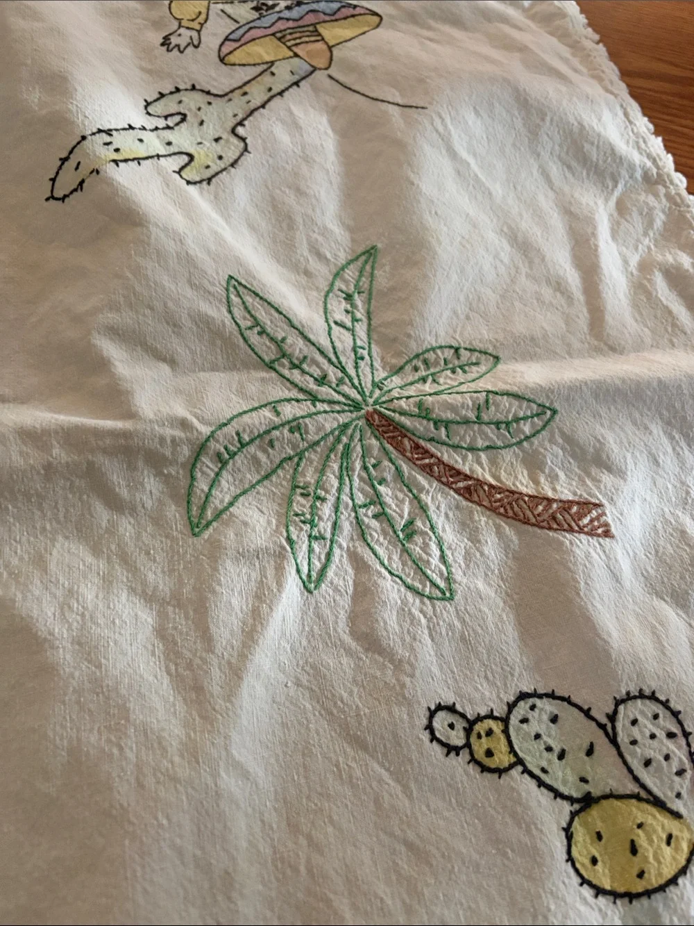 Vintage-Style White Cotton Tablecloth with Multicolor Southwestern Print